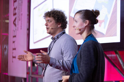 Uli Seis und Alice von Gwinner während des CONTENTshift Finale auf der Frankfurter Buchmesse 2019